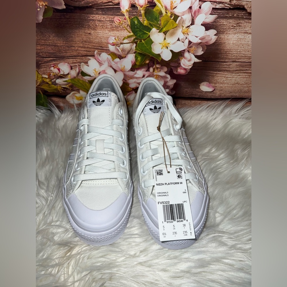 Adidas Women’s Nizza Flatform Sneaker size 6.5
